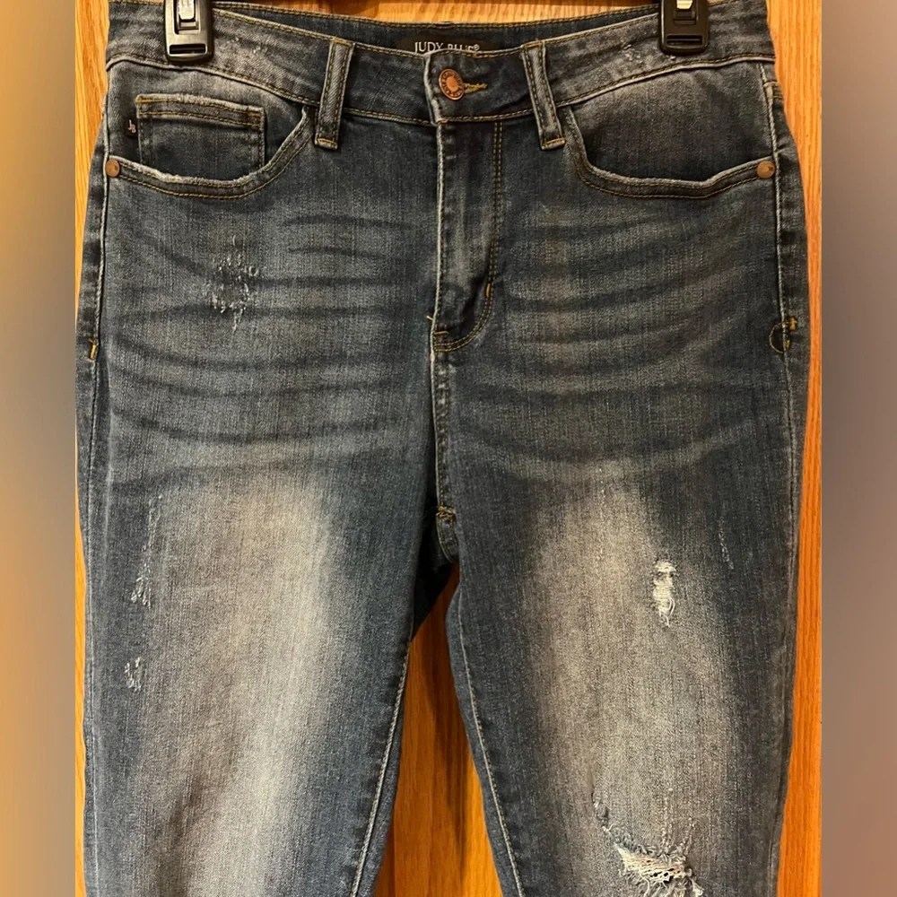 Judy Blue Mid Rise Relaxed Fit Distressed Cropped Blue Denim‎ Jeans Size 30
